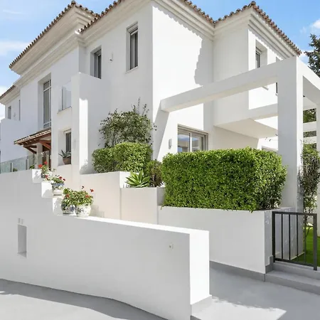 Vacation I Casa Regina, Walking Distance To The Beach, Private Shimmering Pool, 5min From Puerto Banus, Alarm System, World-class Dining * Marbella