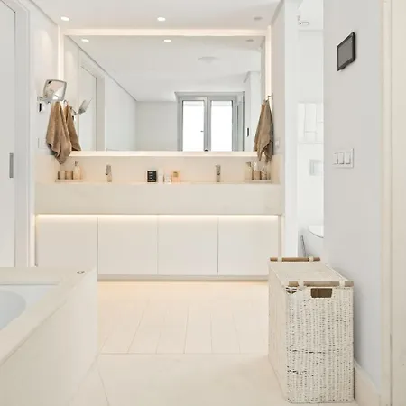 Vacation I Casa Regina, Walking Distance To The Beach, Private Shimmering Pool, 5min From Puerto Banus, Alarm System, World-class Dining Villa *