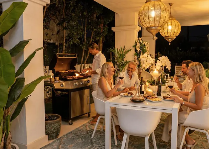 Vacation I Casa Regina, Walking Distance To The Beach, Private Shimmering Pool, 5min From Puerto Banus Villa *