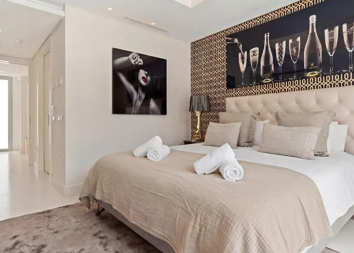 Villa Vacation I Casa Regina, Walking Distance To The Beach, Private Shimmering Pool, 5min From Puerto Banus Marbella