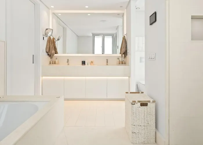 Vacation I Casa Regina, Walking Distance To The Beach, Private Shimmering Pool, 5min From Puerto Banus Villa *