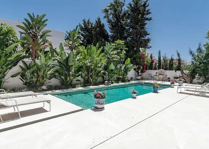 Villa Vacation I Casa Regina, Walking Distance To The Beach, Private Shimmering Pool, 5min From Puerto Banus Marbella