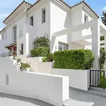 Vacation I Casa Regina, Walking Distance To The Beach, Private Shimmering Pool, 5min From Puerto Banus, Alarm System, World-class Dining * Marbella