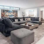 Vacation I Casa Regina, Walking Distance To The Beach, Private Shimmering Pool, 5min From Puerto Banus, Alarm System, World-class Dining *