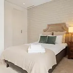 Vacation I Casa Regina, Walking Distance To The Beach, Private Shimmering Pool, 5min From Puerto Banus, Alarm System, World-class Dining Marbella