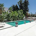 Villa Vacation I Casa Regina, Walking Distance To The Beach, Private Shimmering Pool, 5min From Puerto Banus, Alarm System, World-class Dining Marbella