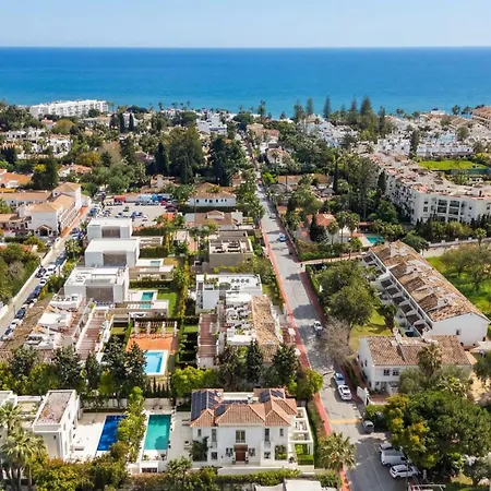Vacation I Casa Regina, Walking Distance To The Beach, Private Shimmering Pool, 5min From Puerto Banus, Alarm System, World-class Dining Willa