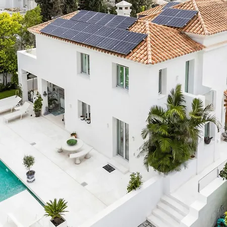Willa Vacation I Casa Regina, Walking Distance To The Beach, Private Shimmering Pool, 5min From Puerto Banus, Alarm System, World-class Dining Marbella