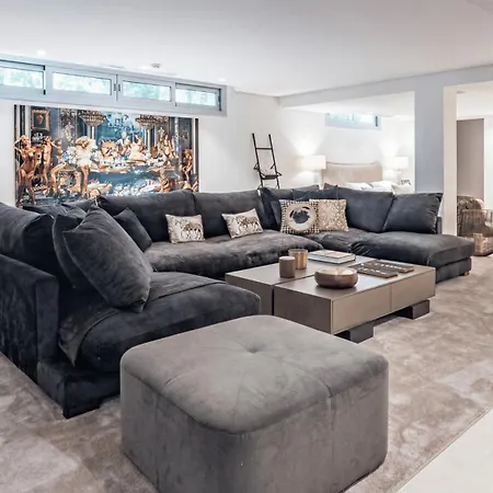 Vacation I Casa Regina, Walking Distance To The Beach, Private Shimmering Pool, 5min From Puerto Banus, Alarm System, World-class Dining *