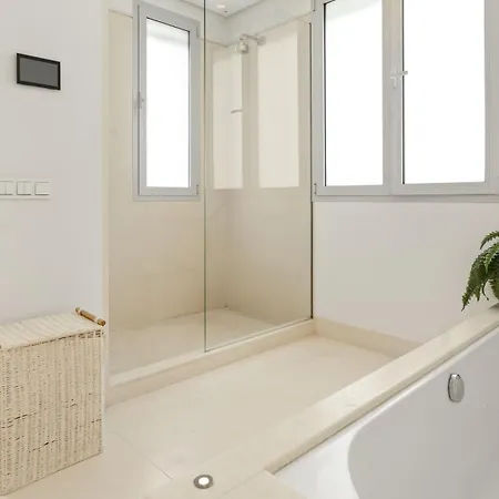 Vacation I Casa Regina, Walking Distance To The Beach, Private Shimmering Pool, 5min From Puerto Banus, Alarm System, World-class Dining Willa *