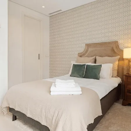 Vacation I Casa Regina, Walking Distance To The Beach, Private Shimmering Pool, 5min From Puerto Banus, Alarm System, World-class Dining Marbella