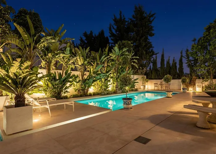 Vacation I Casa Regina, Walking Distance To The Beach, Private Shimmering Pool, 5min From Puerto Banus Villa Marbella