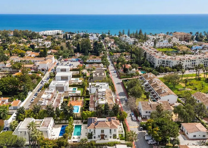 Vacation I Casa Regina, Walking Distance To The Beach, Private Shimmering Pool, 5min From Puerto Banus Villa