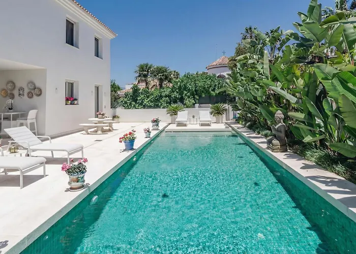 Villa Vacation I Casa Regina, Walking Distance To The Beach, Private Shimmering Pool, 5min From Puerto Banus Marbella