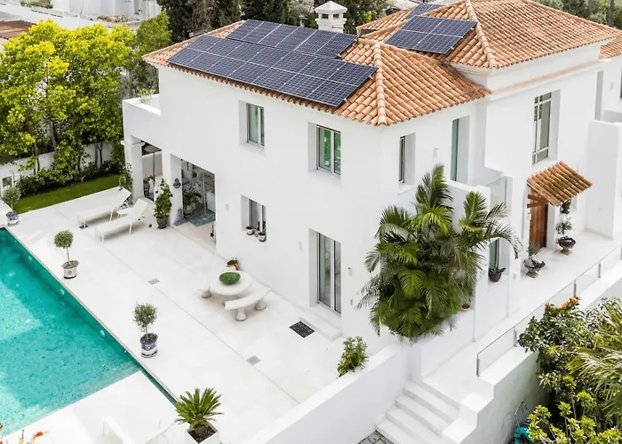 Villa Vacation I Casa Regina, Walking Distance To The Beach, Private Shimmering Pool, 5min From Puerto Banus Marbella
