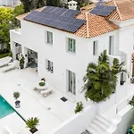 Villa Vacation I Casa Regina, Walking Distance To The Beach, Private Shimmering Pool, 5min From Puerto Banus, Alarm System, World-class Dining Marbella