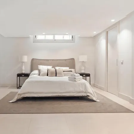 Vila Vacation I Casa Regina, Walking Distance To The Beach, Private Shimmering Pool, 5min From Puerto Banus, Alarm System, World-class Dining Marbella
