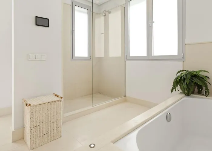 Vacation I Casa Regina, Walking Distance To The Beach, Private Shimmering Pool, 5min From Puerto Banus Villa *