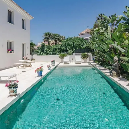 Villa Vacation I Casa Regina, Walking Distance To The Beach, Private Shimmering Pool, 5min From Puerto Banus, Alarm System, World-class Dining Marbella