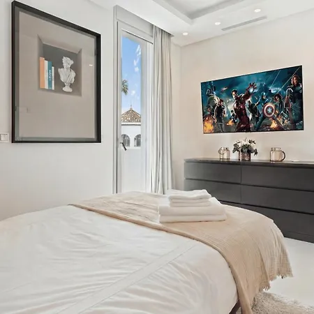 Villa Vacation I Casa Regina, Walking Distance To The Beach, Private Shimmering Pool, 5min From Puerto Banus, Alarm System, World-class Dining