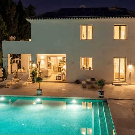 Villa Vacation I Casa Regina, Walking Distance To The Beach, Private Shimmering Pool, 5min From Puerto Banus, Alarm System, World-class Dining *